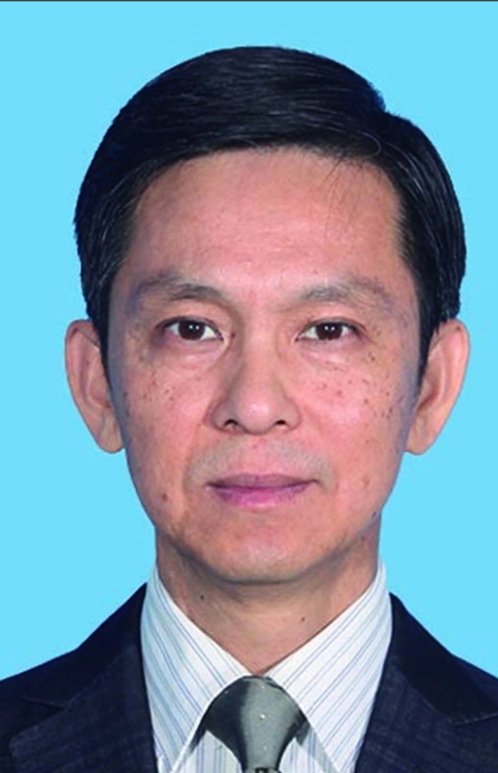 何家英