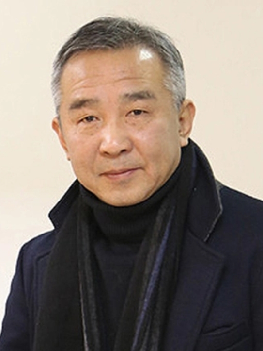 黄华三
