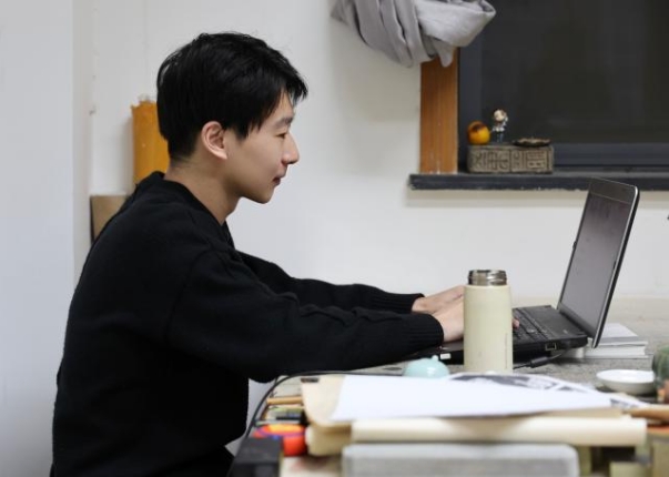 赵   豪