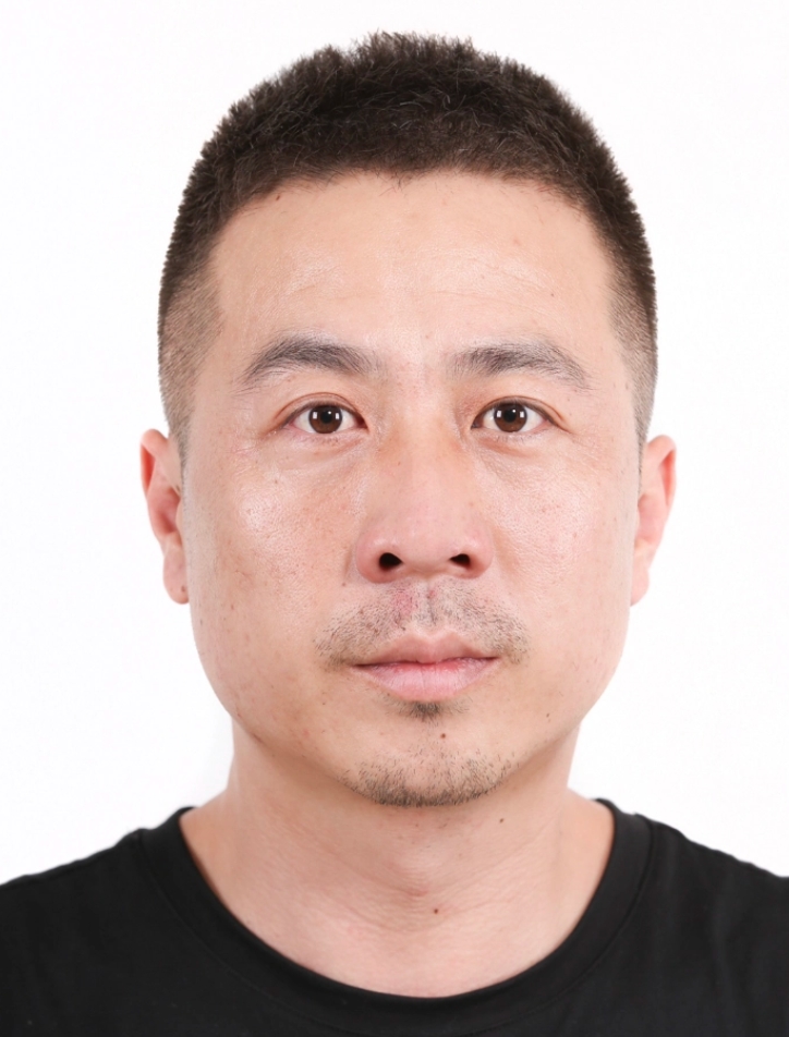 张 健