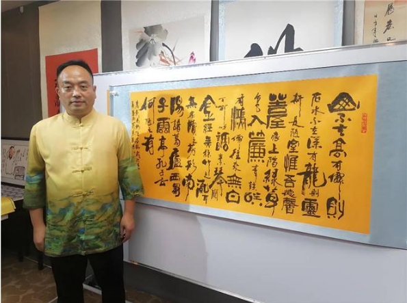 徐    磊