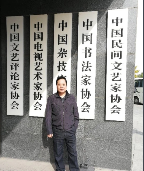郝 军