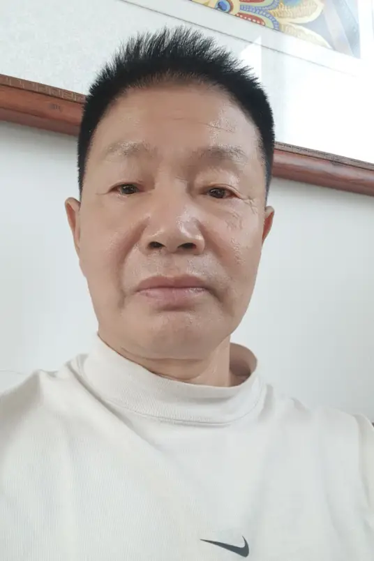 由彦梓