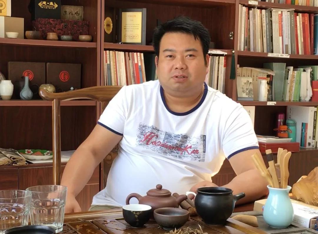 李自君